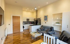 New 2 Bed Apartment With Stunning Views Of Arthur Seat Mountain