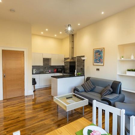 New 2 Bed Apartment With Stunning Views Of Arthur Seat Mountain Edinburgh Exterior photo